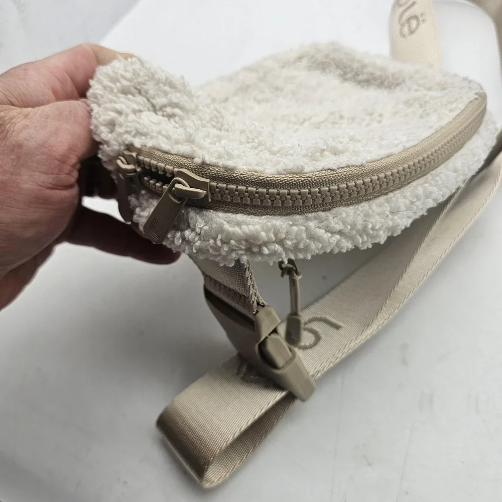 Lole Belt Bag Womens Small Beige Faux Fur Fleece Fanny Pack Zip Adjustable Strap